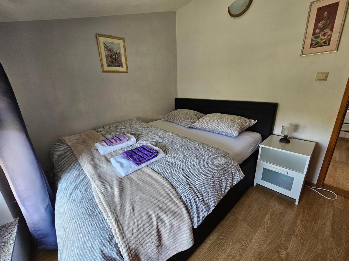 Studio Apartment Pegy Vir Exterior photo