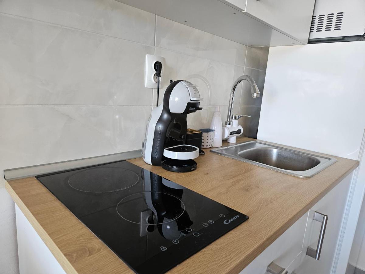 Studio Apartment Pegy Vir Exterior photo