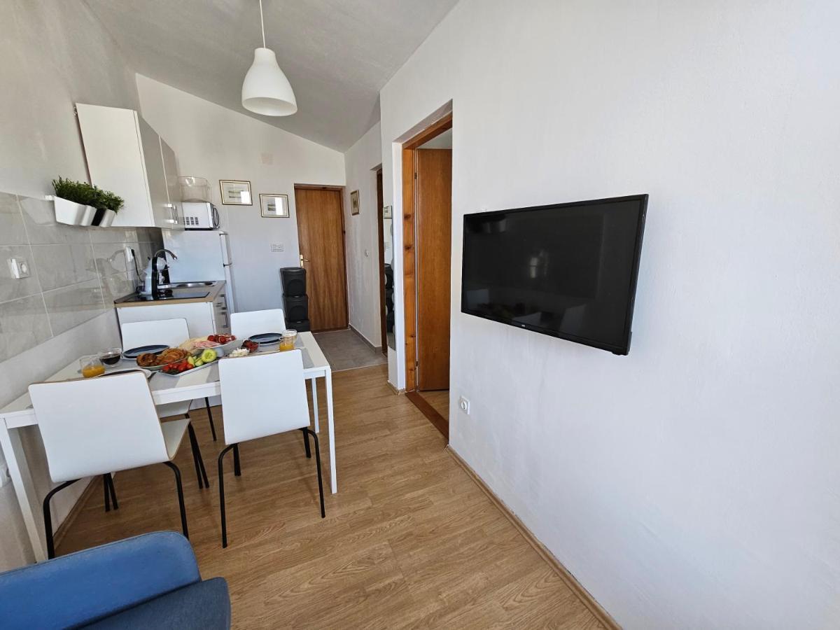 Studio Apartment Pegy Vir Exterior photo