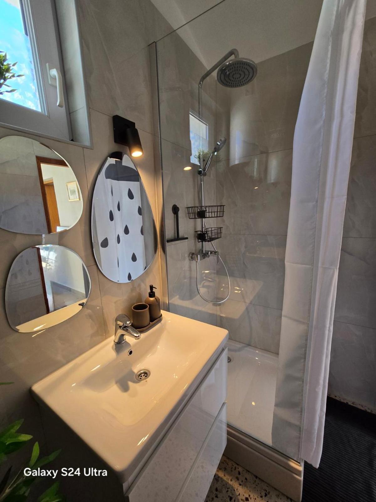 Studio Apartment Pegy Vir Exterior photo